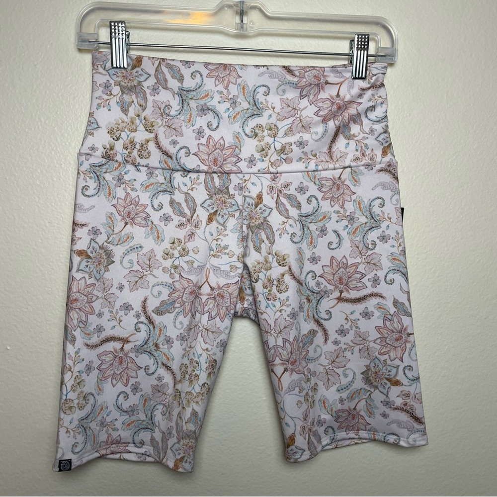 NWT Onzie High Rise Bike Shorts Floral Size M/L - Picture 2 of 5